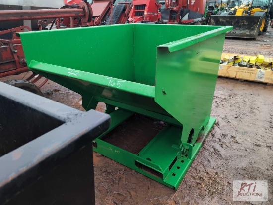 Self tipping dump hopper with fork pockets