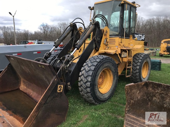 Caterpillar IT24F loader, hydraulic coupler, GP bucket, 17.5 x 25 tires, well maintained