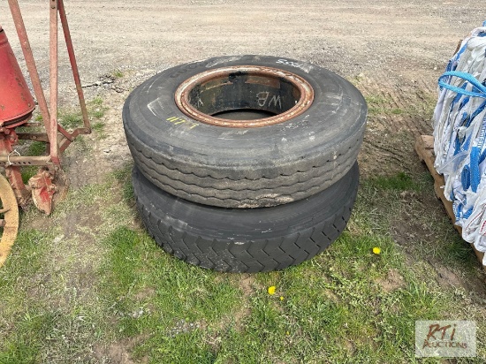 Pair of 2 trailer tires
