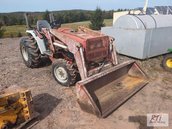 Massey Ferguson 1230 4WD tractor with loader, tractor runs but does not move