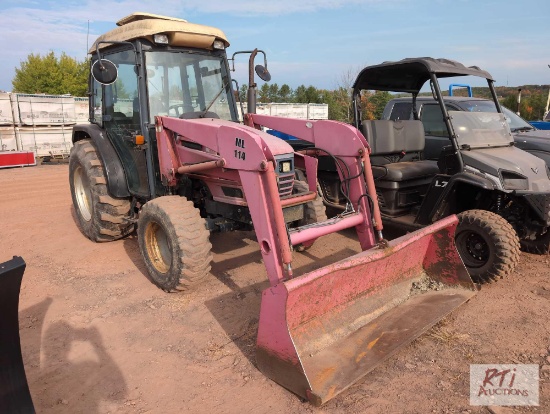 Mahindra 4WD tractor with cab and loader, 2985 hrs