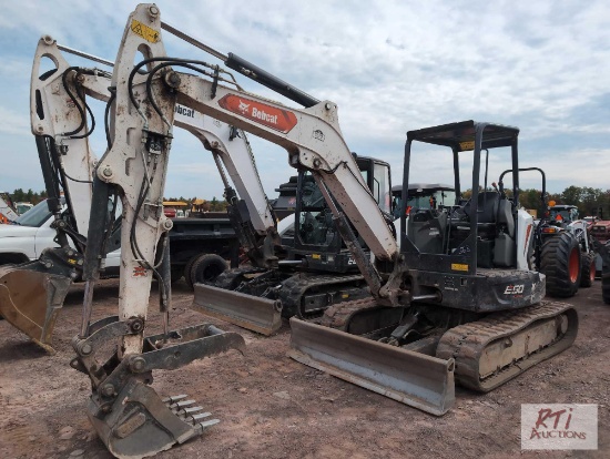 2022 Bobcat E50 excavator, OROPS, coupler, 24in bucket, hydraulic thumb, blade, rubber tracks, 1154