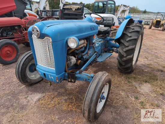 Ford 800 gas tractor