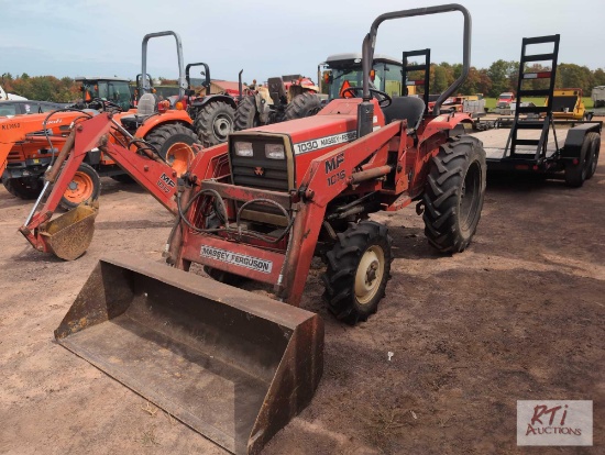 Massey Ferguson 1030 tractor, 4WD, loader, 2621 hrs