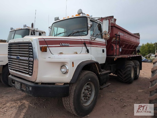 1995 Ford L9000 tandem axle spreader truck with New Leader L3020 steel body, flotation tires, Fuller