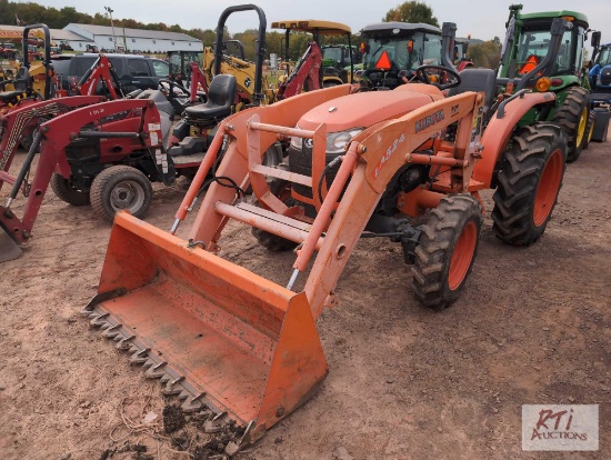 Kubota L3200 tractor, 4WD, quick connect loader, 417 hrs