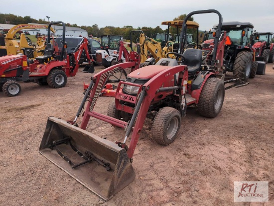Mahindra 26XL compact tractor, 4WD, loader, backhoe, HST, 926 hrs