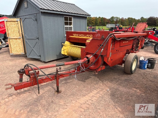 New Holland Hayliner 316 small square baler, twine with thrower