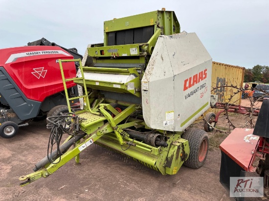 Claas Variant 280 Roto-Cut round baler with net wrap