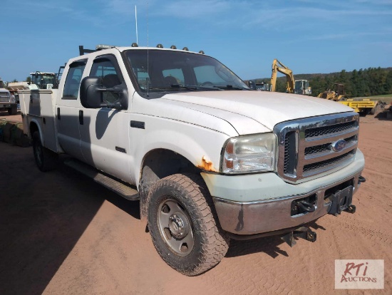 2005 Ford F-350 XL 4 door pickup, diesel engine, Knapheide utility body, 4WD, A/C, true mileage