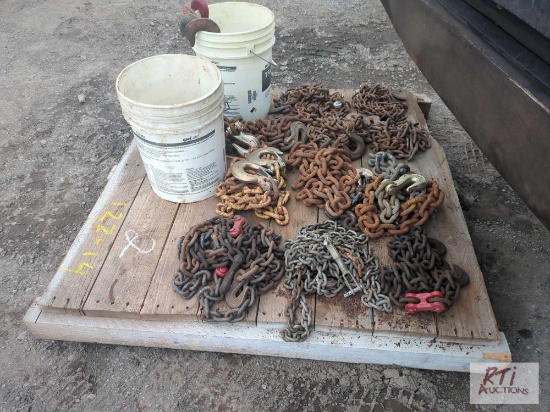 Pallet of chains