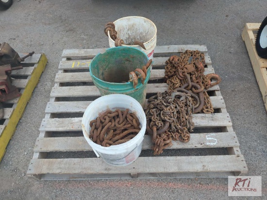 Pallet of chains and slings