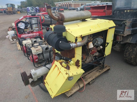 John Deere Diesel engine with hydraulic setup