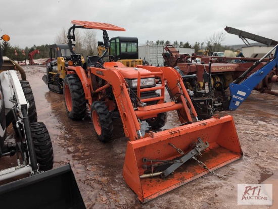 Kubota 3400 4WD compact diesel tractor with front end loader, Woods backhoe, 545 hrs
