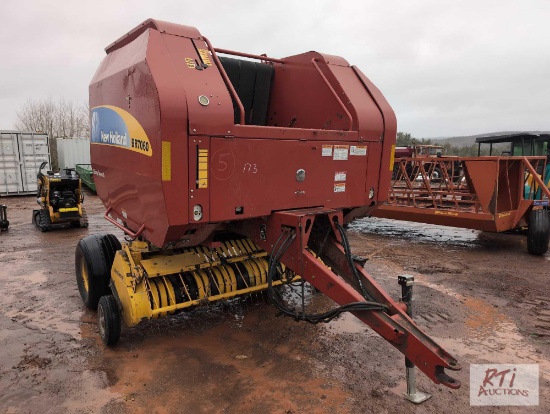 New Holland BR7060 silage special round baler with extra sweep pickup, no PTO shaft - Monitor in