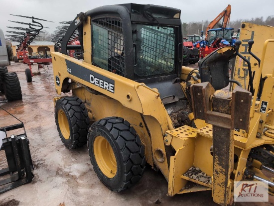 John Deere 317 skid steer loader, cab, rear weights