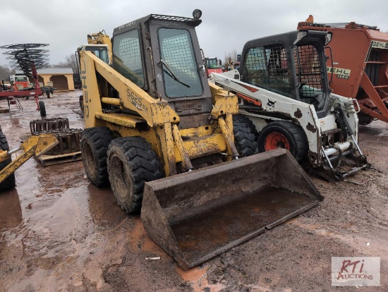 Gehl 5625 skid steer with cab and bucket