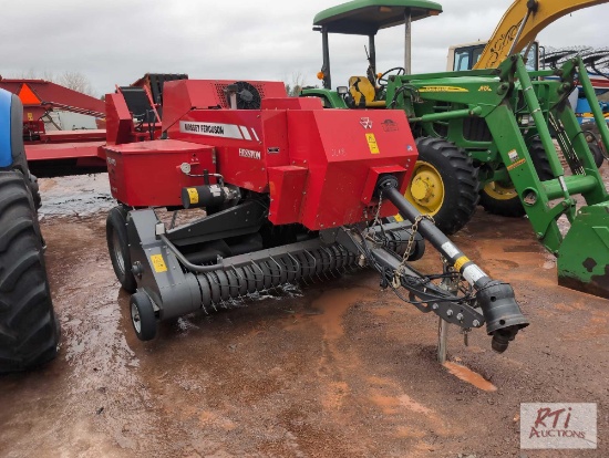Massey Ferguson 1840 inline square baler with hydraulic thrower, like new condition, demo only, S/N