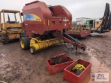 New Holland BR7060 crop cutter round baler with extra sweep pickup