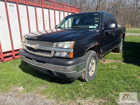 2005 Chevy Silverado extended cab pickup, 4WD, A/C, 181,284mi. missing tailgate,