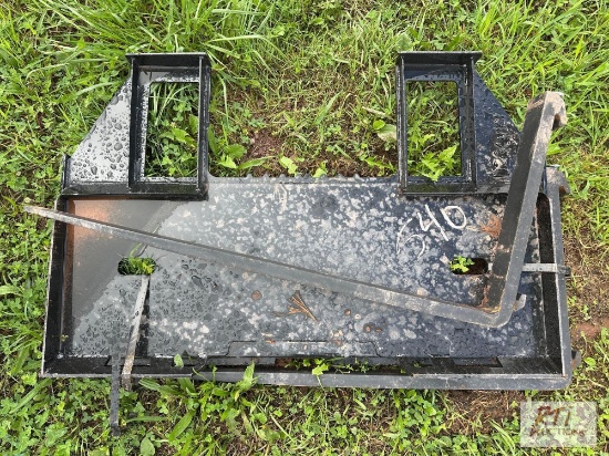 Pallet forks for skid loader with 42in tines.