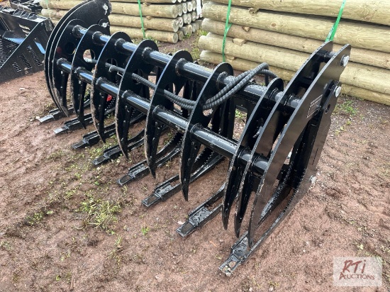 6ft hydraulic log grapple bucket for skid loader.