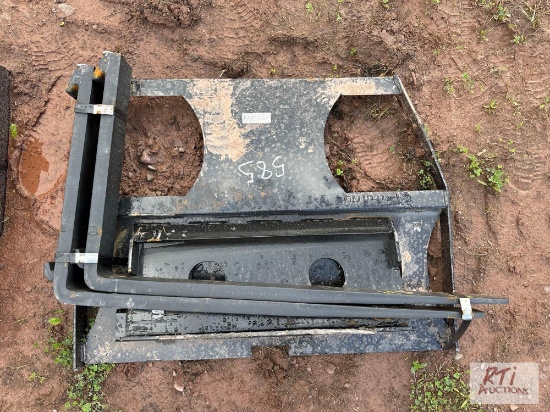 Mini skid loader pallet forks with 36in tines.