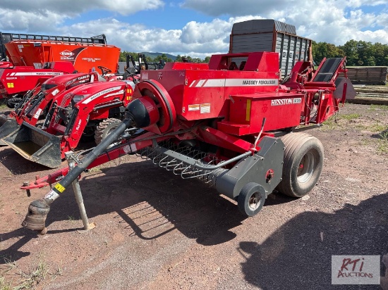 Massey Ferguson / Hesston 1839 inline square baler with belt thrower.