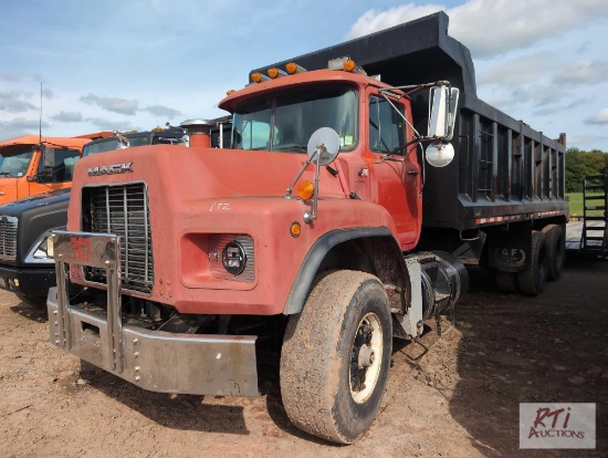 1998 Mack RD688S 10 wheel dump truck, truck recently had transmission rebuilt and new clutch