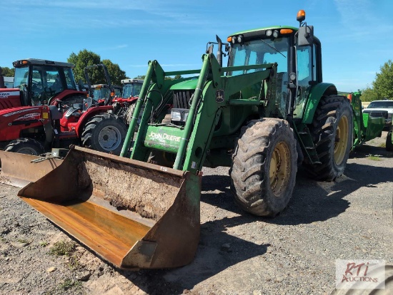 John Deere 7520 MFWD tractor with enclosed cab, John Deere 740 loader, 520/85R38 tires, 4121 hrs