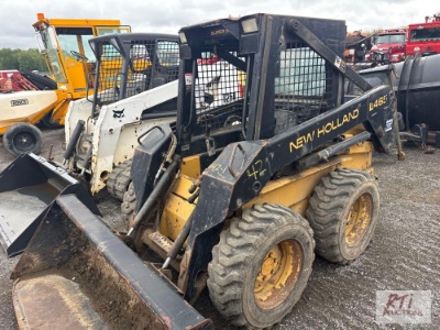 New Holland LX465 skid loader, GP bucket, THU