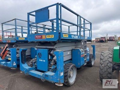 Genie GS4390 rough terrain scissors lift, 4WD, Diesel, Outriggers, Platform extension, 1350 hours,