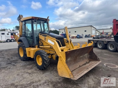 John Deere 310 SG backhoe, 4WD, quick coupler, 22in digging bucket, cab, heat, ride control,