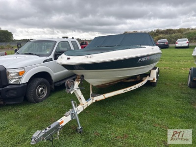 2002 Maxum 2100 SR boat, Mercury outboard motor, needs work. Hasn't run in 5 years, VIN: