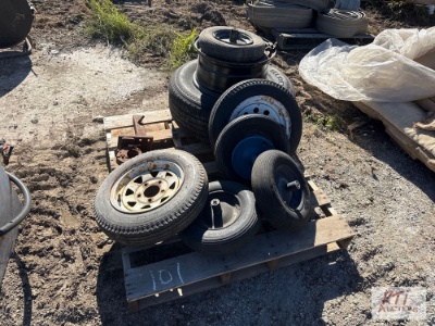 Pallet of mixed tires and wheels