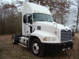 (TC) 2004 MACK SEMI TRUCK