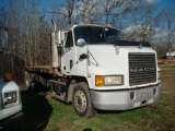 (T) 1996 MACK CH600 FLATBED