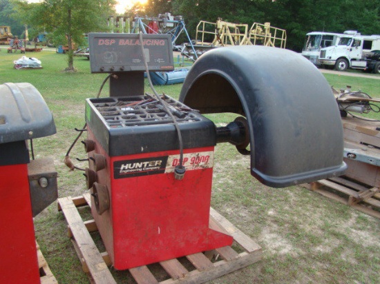 HUNTER DSP 9000 TIRE BALANCER