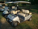 CLUB CAR ELEC GOLF CART W/ CHARGER