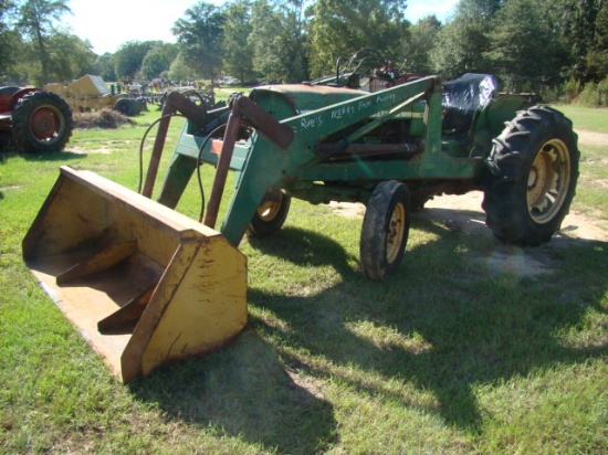 (D-ROW) JOHN DEERE 830 TRACTOR W/ JD LOADER/ 6' BU