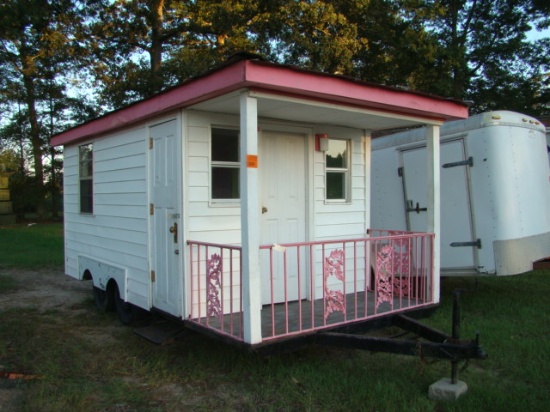 (NT) 7'5"X15'2"+4FT TONGUE TOWABLE PLAY HOUSE