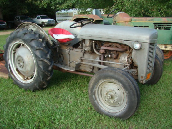 1949 FORD 8N TRACTOR