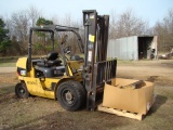 (D-ROW) CAT FORK TRUCK