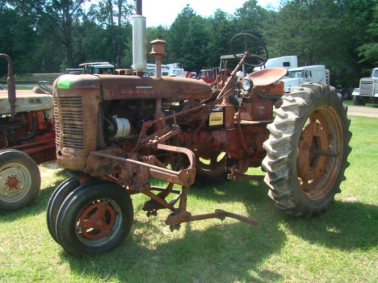 MCCORMICK INTERNATIONAL FARMALL TRACTOR