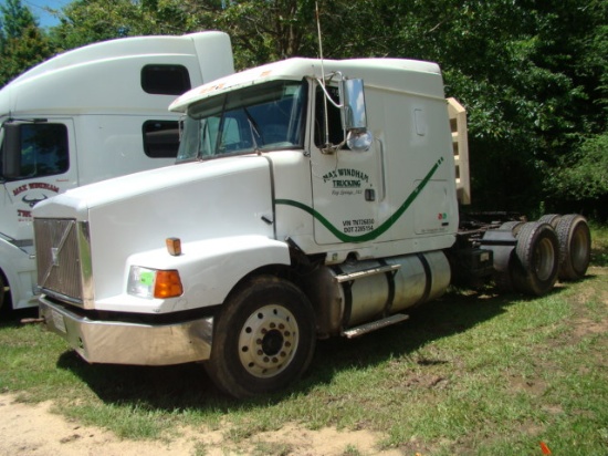 (T) 1996 VOLVO TRUCK WITH A SLEEPER