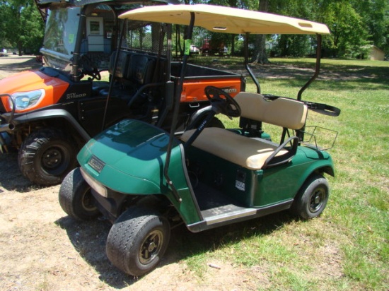 E Z GO ELECTRIC GOLF CART W/ CHARGER