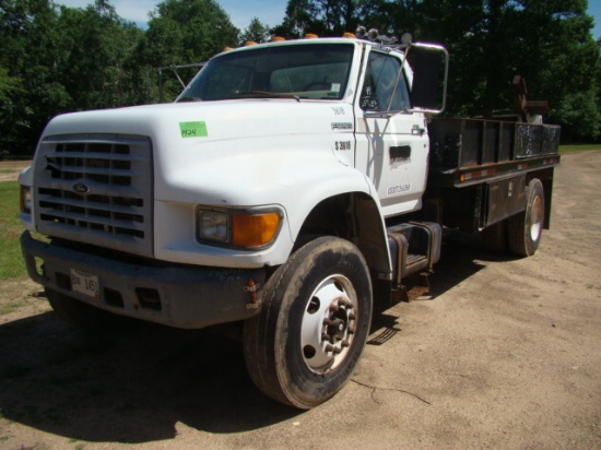 (NO RESERVE) (T) 1999 FORD F750 W/ REEL WORK BED