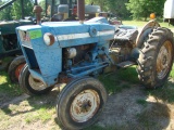 (DEAD-ROW) FORD 2000 TRACTOR