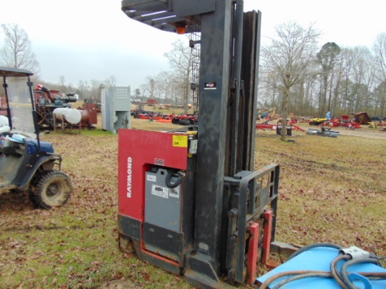 RAYMOND ORDER PICKER FORKLIFT