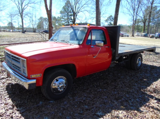 (T) 1988 CHEV R30 CB TRUCK W/ 8FT BED